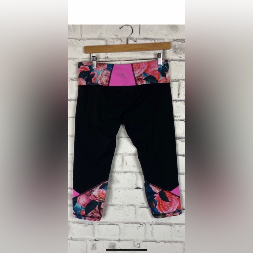 LULULEMON cropped leggings, size 10, very good used condition. 😊